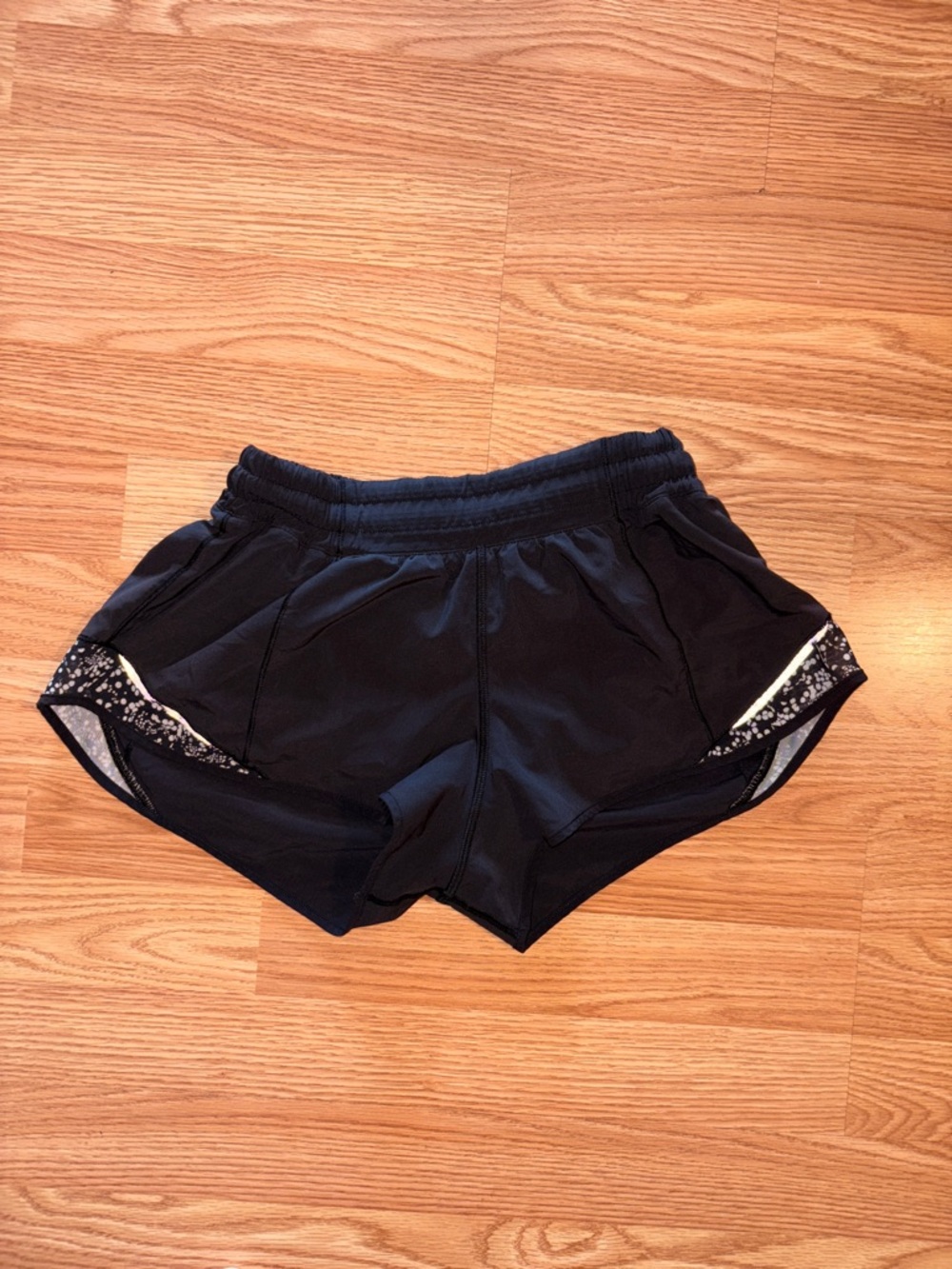 lululemon athletica hotty hot ll shorts